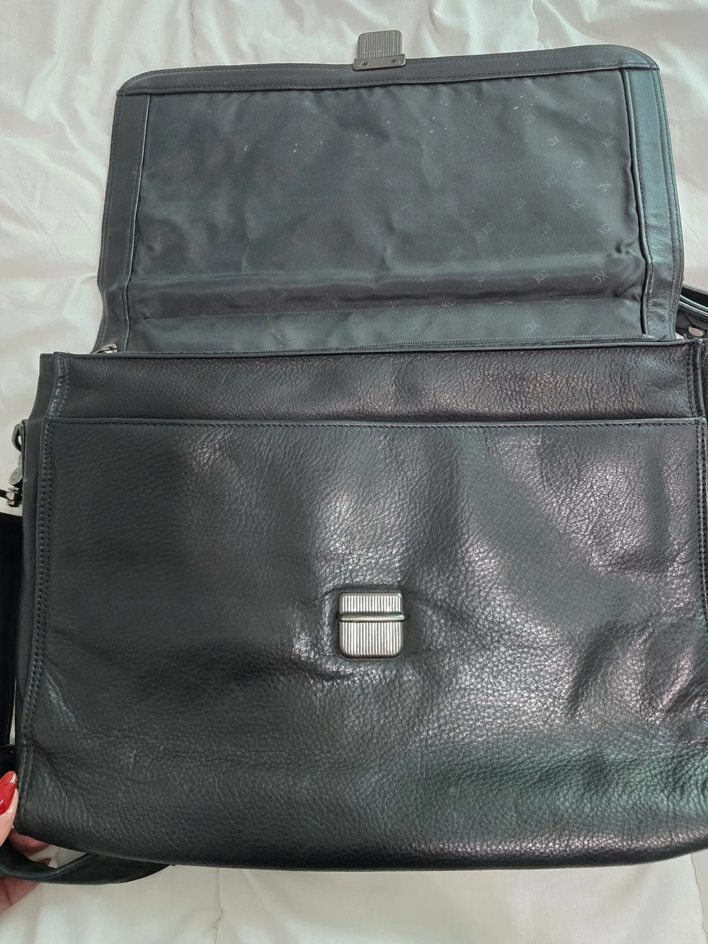 Kenneth Cole Black Leather Messenger Briefcase with Shoulder Strap